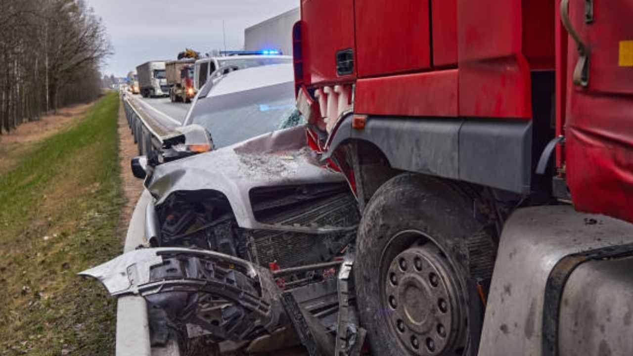 How Florida’s Road Conditions Contribute to Truck Accidents