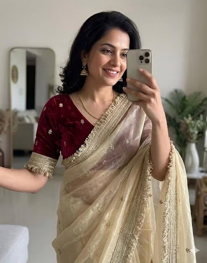 A Complete Guide to Sarees: Styles, Fits and Buying Tips
